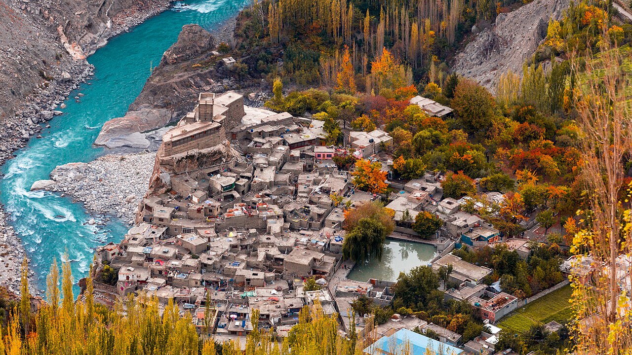 Best Hunza Lake Resort for a Peaceful Mountain Vacation